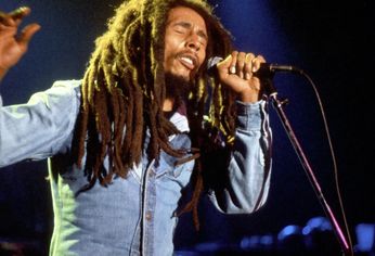 La pieza conserva el autógrafo original del músico de reggae. La pieza conserva el autógrafo original del músico de reggae.