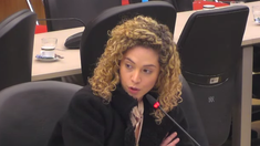 La diputada Arrieta, por el monobloque Fuerzas del Cielo, se cruzó en la comisión de Peticiones, Poderes y Reglamento con diputadas del PRO.&nbsp;