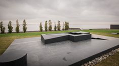El arte, la arquitectura y el entorno natural se integran para construir un mensaje claro y perdurable.
