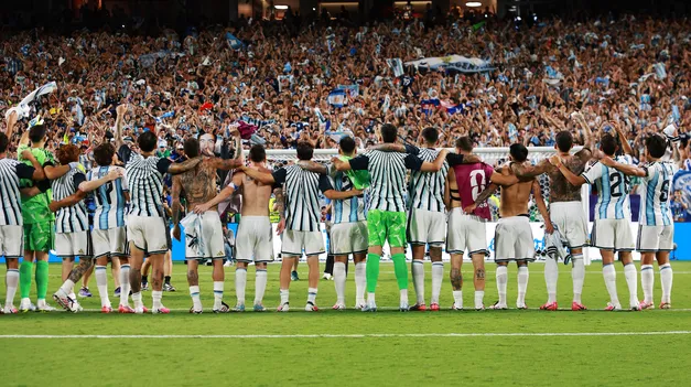 Los jugadores festejaron el triunfo en el vestuario.&nbsp;