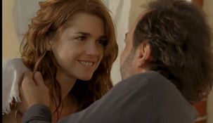 &nbsp;Mientras fingen disfrutar de un éxito que no tienen, una chica que quiere ser modelo y un fotógrafo incipiente se enamoran, pero ¿cuánto tiempo podrán sostener la mentira?. (Créditos: Netflix)