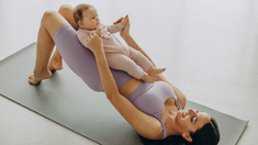 Realizar ejercicios físicos postparto es clave para las madres que buscan recuperar fuerza y mejorar su salud. Realizar ejercicios físicos postparto es clave para las madres que buscan recuperar fuerza y mejorar su salud.