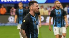 Messi tiene dolores en el aductor de su pierna derecha desdeel choque con Chile por la segunda fecha. Messi tiene dolores en el aductor de su pierna derecha desdeel choque con Chile por la segunda fecha.