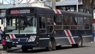 Balearon a un chofer y hay paro de colectivos en el conurbano.