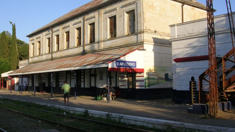Santiago de Baradero es una localidad ubicada en la provincia de Buenos Aires.