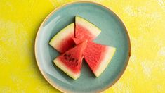 La sandía aporta líquidos, fibra, azúcares naturales, vitaminas del grupo B y vitamina C. La sandía aporta líquidos, fibra, azúcares naturales, vitaminas del grupo B y vitamina C.