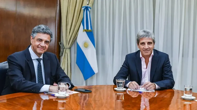 Jorge Macri junto a Luis Caputo.