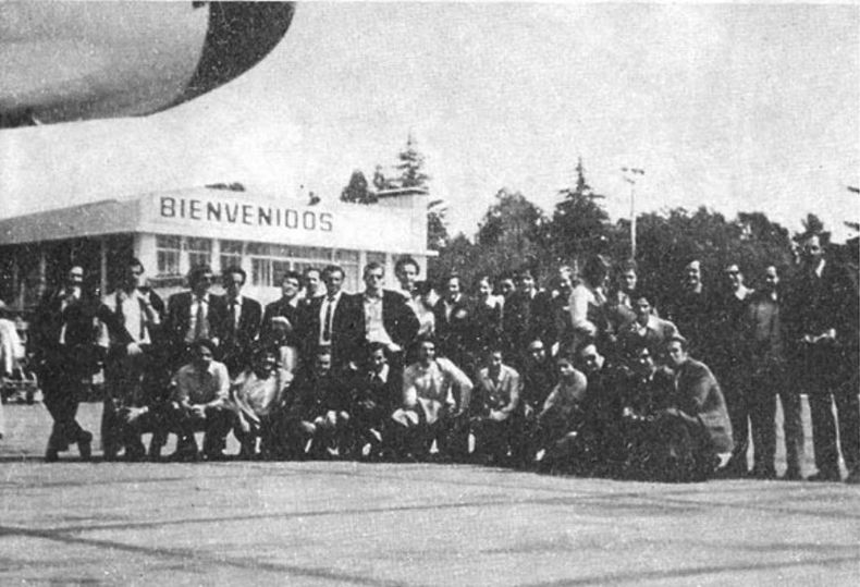 Los pasajeros en la escala en Mendoza, en el aeropuerto El Plumerillo.