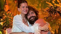 Destrozaron a Peter Lanzani por su look linyera Destrozaron a Peter Lanzani por su look linyera