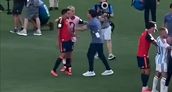 El cruce entre Ayala y Dani Olmo.