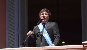 Javier Milei en el balcón de la Casa Rosada. Javier Milei en el balcón de la Casa Rosada.