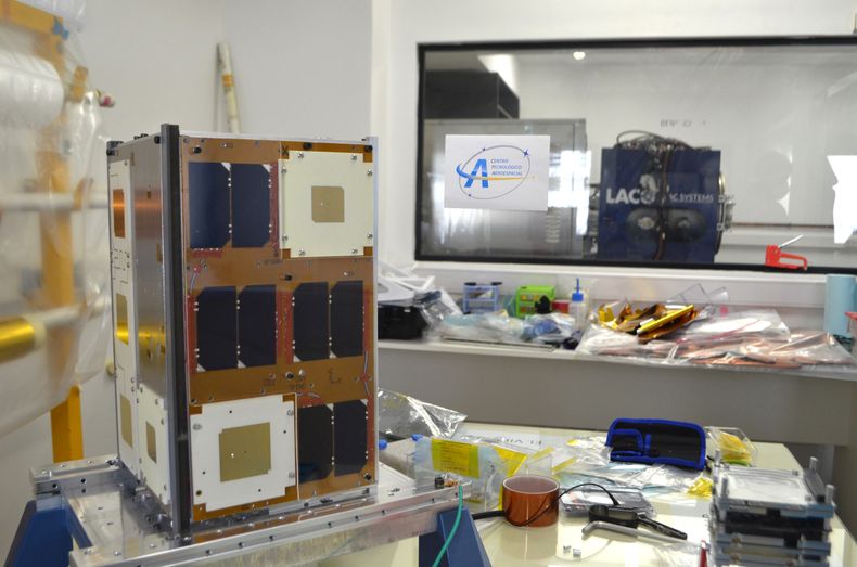 ATENEA mide 30cm x20x20