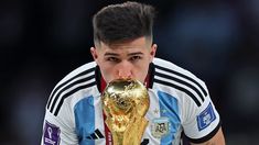 Enzo Fernández fue operado por una hernia inguinal. Enzo Fernández fue operado por una hernia inguinal.