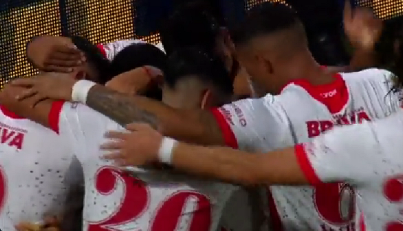 Los jugadores de Instituto festejan ante Boca.