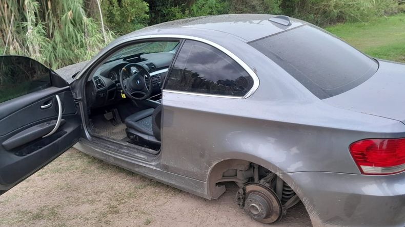 Preocupación por Brian Fernández: encontraron un auto abandonado, sin  ruedas y los vidrios rotos