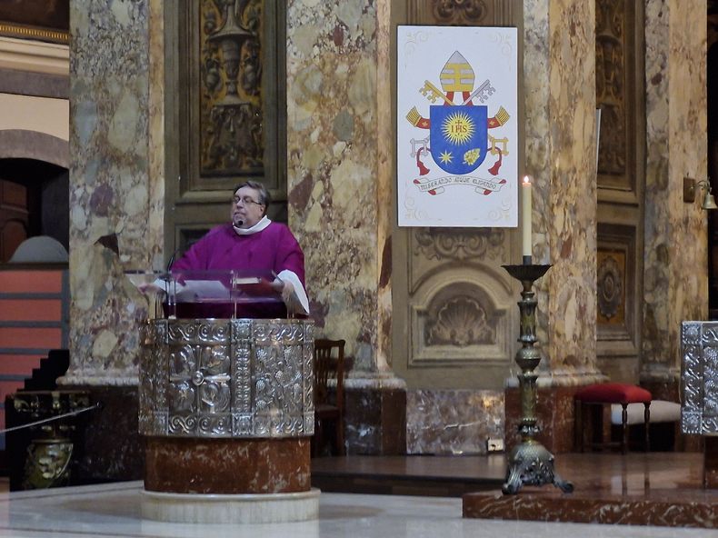 La misa fue precidida por el rector de la Catedral porteña