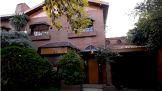 Podrían demoler el histórico chalet de Maradona en Villa Devoto para hacer un edificio. Podrían demoler el histórico chalet de Maradona en Villa Devoto para hacer un edificio.