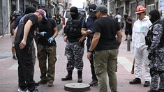 El túnel conectaba un local comercial con la red de alcantarillado. El túnel conectaba un local comercial con la red de alcantarillado.