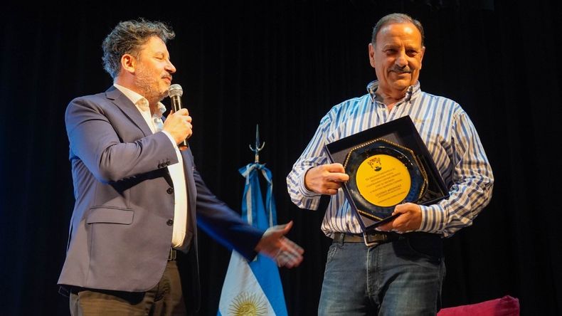 Men&eacute;ndez y Quintela en el Teatro Municipal Enrique Santos Disc&eacute;polo de Merlo.