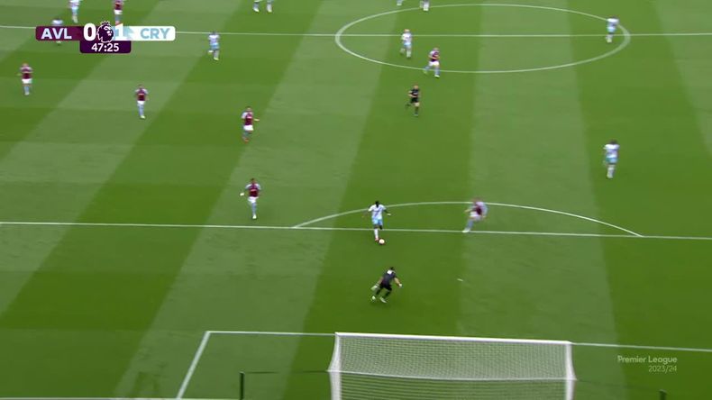 El blooper de Dibu que le costó un gol a Aston Villa.