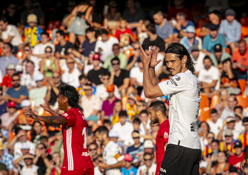 La noticia que todo Boca estaba esperando: se confirmó la desvinculación de Cavani del Valencia