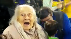Una mujer de 90 años cumplió su sueño y fue a La Bombonera por primera vez. Una mujer de 90 años cumplió su sueño y fue a La Bombonera por primera vez.