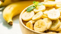 Comer una banana a la mañana puede dar la energía necesaria para arrancar el día y ayudar a combatir la depresión.