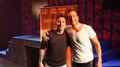El detrás de escena de la visita de Lionel Messi al teatro y el efusivo te amo de Nico Vázquez El detrás de escena de la visita de Lionel Messi al teatro y el efusivo te amo de Nico Vázquez