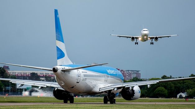 Los gremios aeronáuticos defendieron la importancia de Aerolíneas Argentinas.