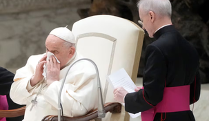 El papa Francisco permanece hospitalizado.