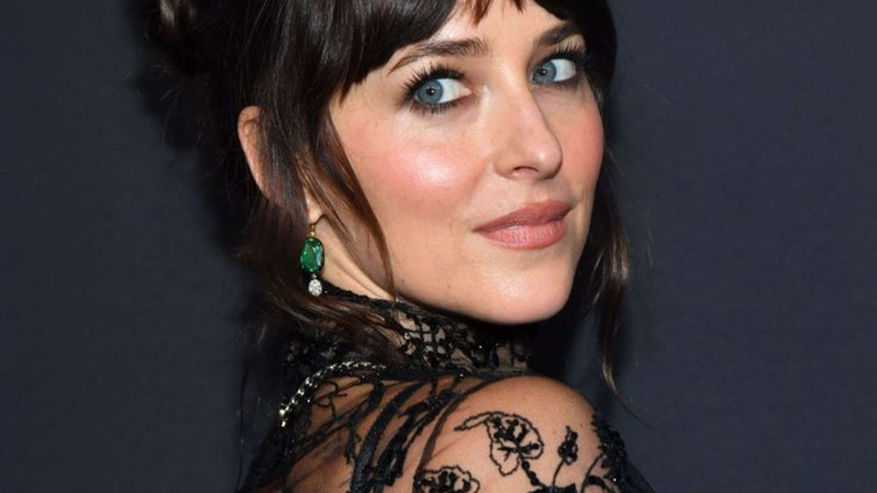 Dakota Johnson sorprendió con un radical cambio de imagen.