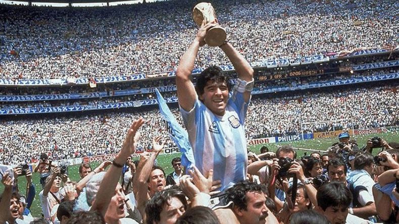 Maradona cumpliría 62 años y lo celebran en todo el país.