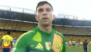 Dibu Martínez se enojó con un camarógrafo que lo filmaba después de derrota ante Colombia