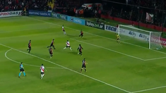 La increíble chance malograda por Julián Álvarez. La increíble chance malograda por Julián Álvarez.