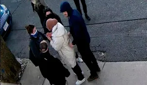 El momento de la detención de Rumeysa Ozturk. El momento de la detención de Rumeysa Ozturk.