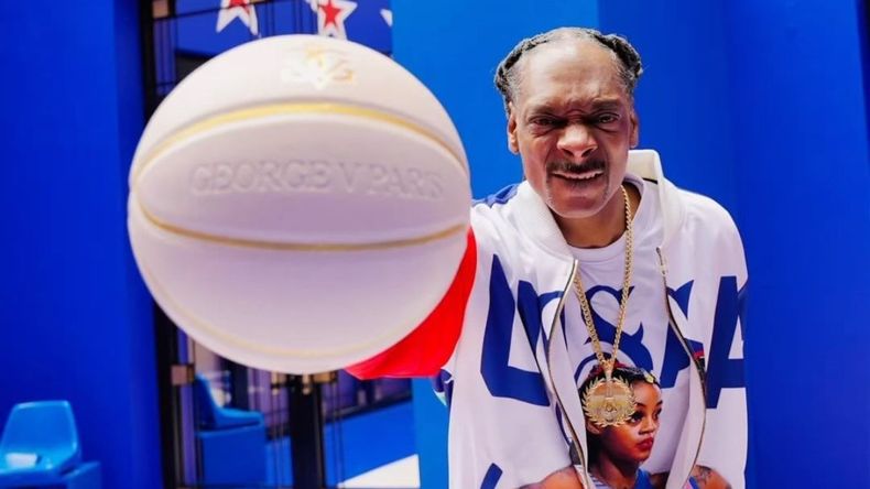 Snoop Dogg fue elegido para llevar la antorcha olímpica en París 2024.