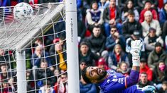 Hernán Galíndez, una de las figuras del por ahora líder, Huracán. Hernán Galíndez, una de las figuras del por ahora líder, Huracán.