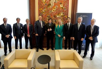 Tras encabezar la inauguración de la Argentina Week, se reúne con su par francés.