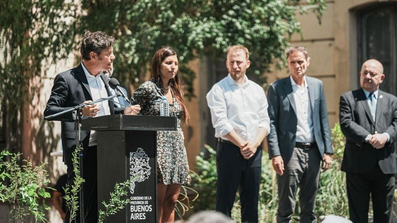 El gobernador Axel Kicillof firmó el acta junto al intendente Federico Otermín.