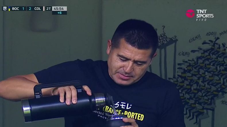 La reacci&oacute;n de Riquelme tras el segundo gol de Col&oacute;n llam&oacute; la atenci&oacute;n.