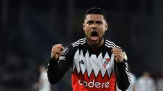 El chileno Paulo Díaz metió con el hombro el 1-0 en Córdoba. El chileno Paulo Díaz metió con el hombro el 1-0 en Córdoba.