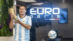 Silvio, la copa y su pelota. Ganó dos Mundiales con los Murciélagos. Silvio, la copa y su pelota. Ganó dos Mundiales con los Murciélagos.