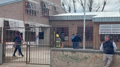 Dos alumnas se pelearon ferozmente cerca de una escuela de Neuquén.