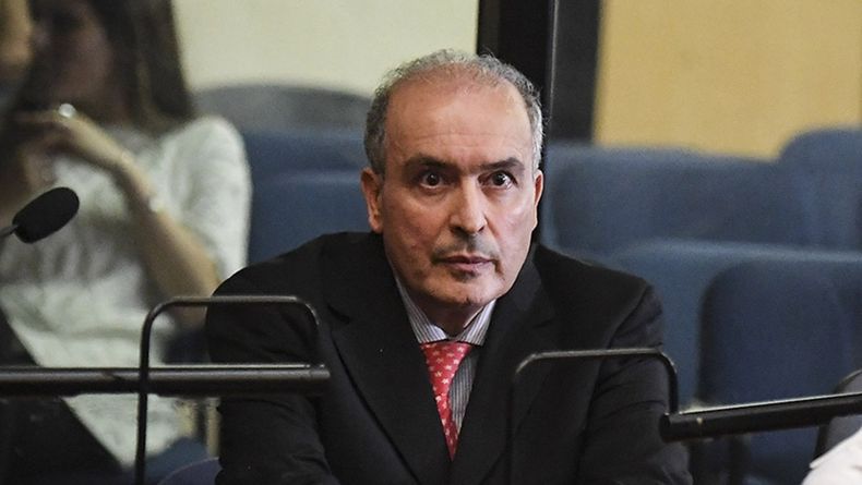José López.