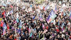 La policía dijo que 26.000 personas se manifestaron en París.