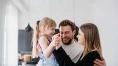 ANSES entrega la Tarjeta Alimentar junto a la AUH y AUE. ANSES entrega la Tarjeta Alimentar junto a la AUH y AUE.