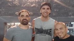 Dibu Martínez se divirtió jugando al paddle. Dibu Martínez se divirtió jugando al paddle.