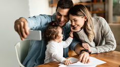 Los titulares de la AUE y AUH tendrán un incremento del 23,29% en septiembre. Los titulares de la AUE y AUH tendrán un incremento del 23,29% en septiembre.