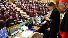 El Anillo del Pescador utilizado por el papa Francisco fue anulado este martes ante los cardenales. El Anillo del Pescador utilizado por el papa Francisco fue anulado este martes ante los cardenales.