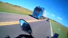 El sobrepaso fue en una zona prohibida de la ruta 35, en Padre Buodo, a 70 km al sur de Santa Rosa, La Pampa. El sobrepaso fue en una zona prohibida de la ruta 35, en Padre Buodo, a 70 km al sur de Santa Rosa, La Pampa.